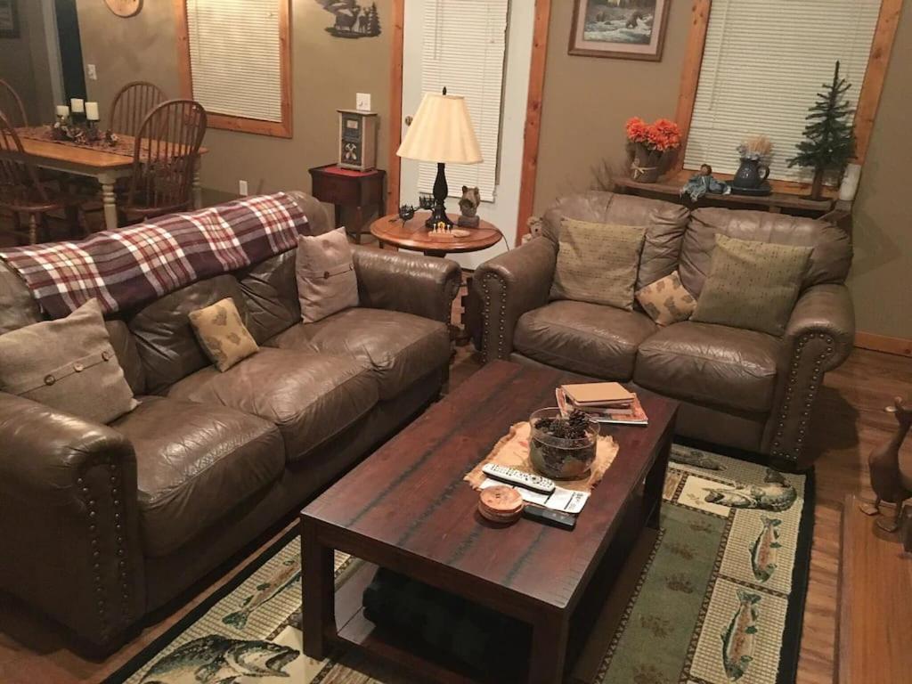 Gas Fireplace, Firepit, And Cedar Adirondack Chair Spencer ภายนอก รูปภาพ